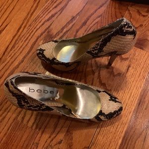 High heels snake skin design pumps